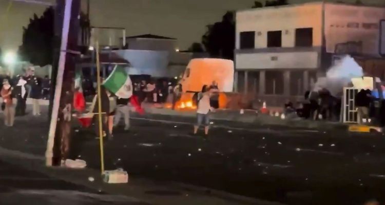 Illegala migranter ställer till upplopp i Los Angeles – militären på plats
