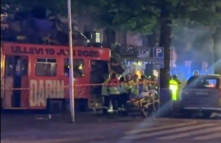 Spårvagn körde in i gatukök i Göteborg
