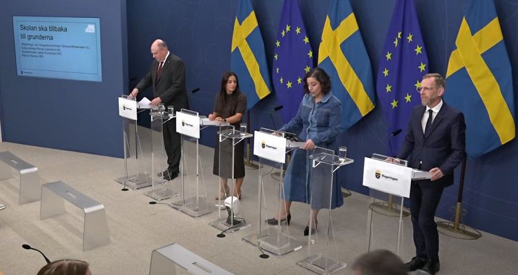 Regeringen och SD satsar 14 miljarder på skolan – nya läroplaner, betygssystem och mobilförbud