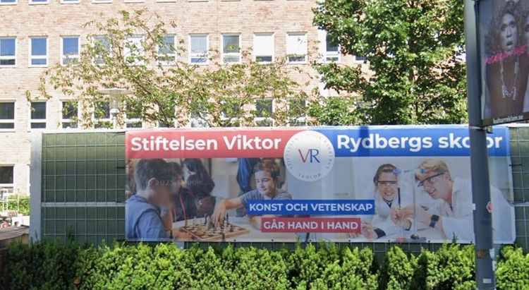 Griskulting upphängd utanför skola i Sundbyberg – olaga hot
