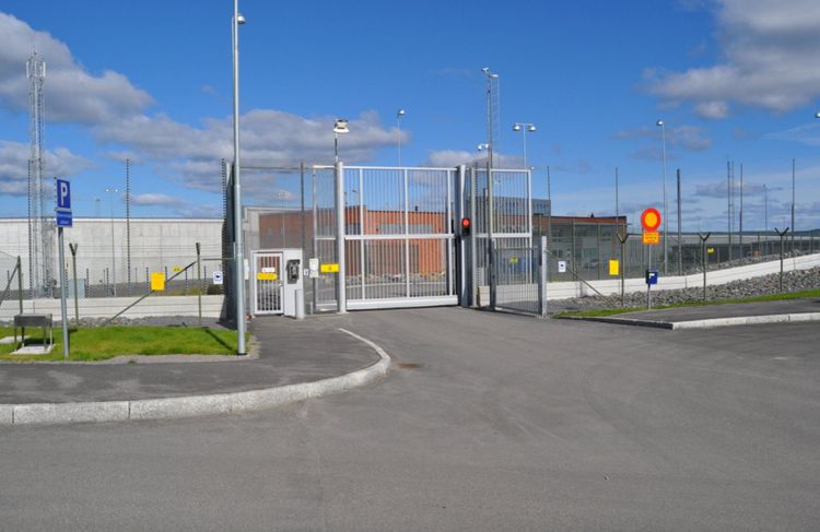Därför svänger S om fängelseplatser utomlands