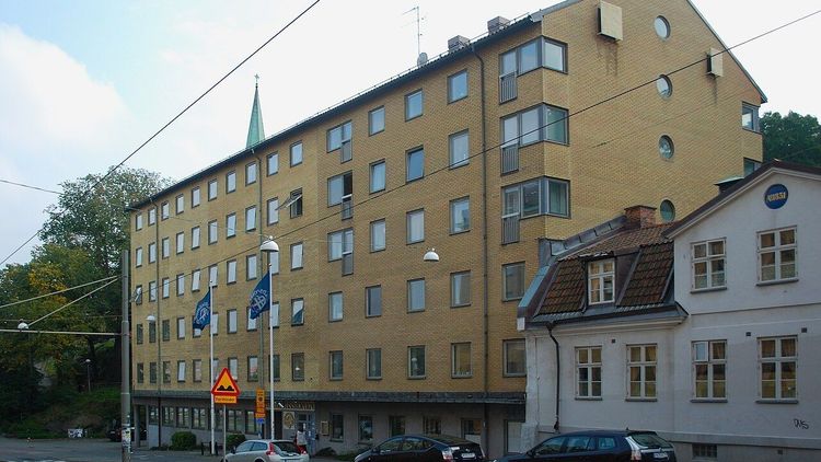 Miljonregn över Stadsmissionen - nu slår anställda larm om låga löner och usla arbetsvillkor