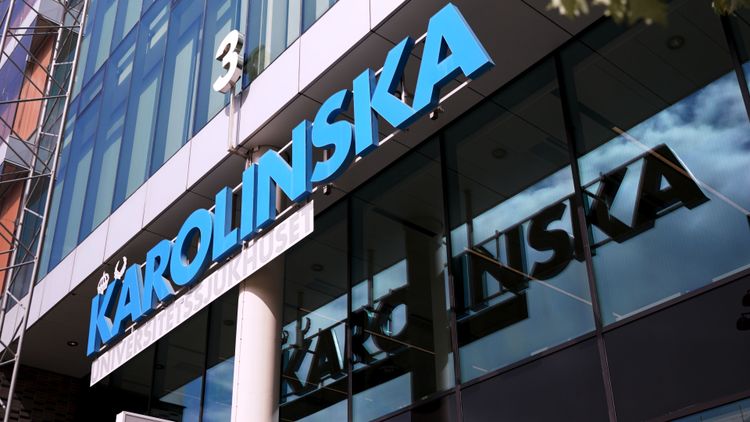 KD och SD kräver extra sammanträde efter demonstrationen vid Karolinska
