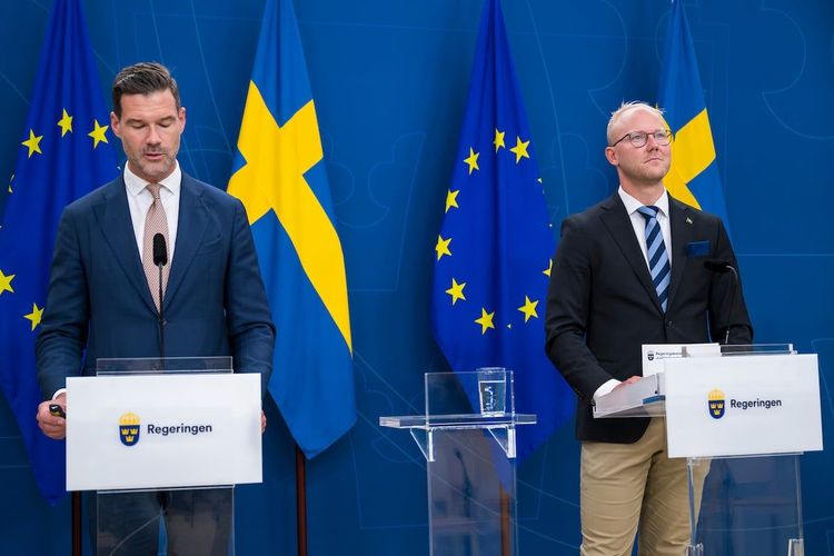 Permanenta uppehållstillstånd slopas i juli