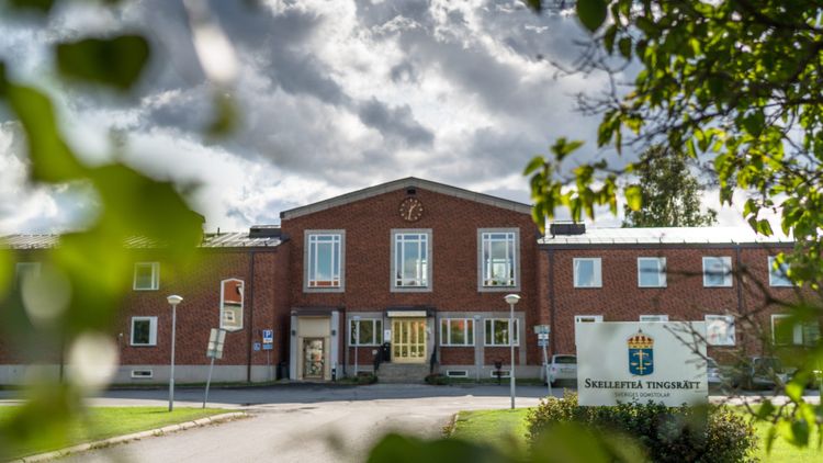 Brand i gammalt mejeri röjde tobaksfabrik: "Gigantiska mängder" – tre häktas för grova brott
