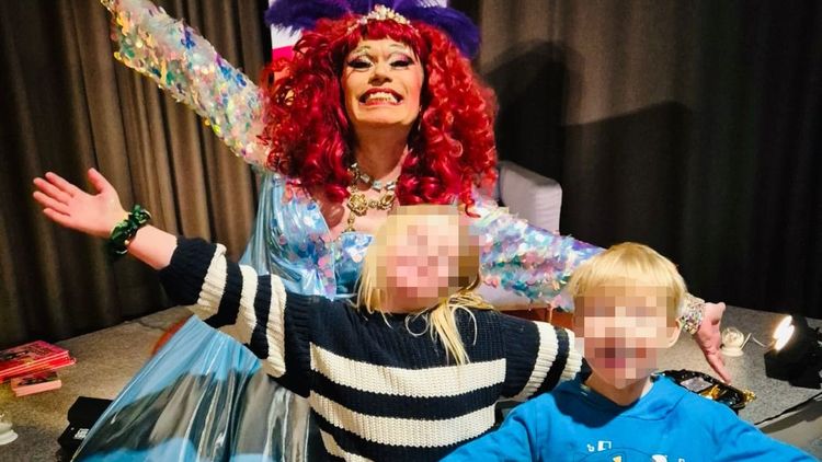 Två personer döms för kommentarer om dragqueens