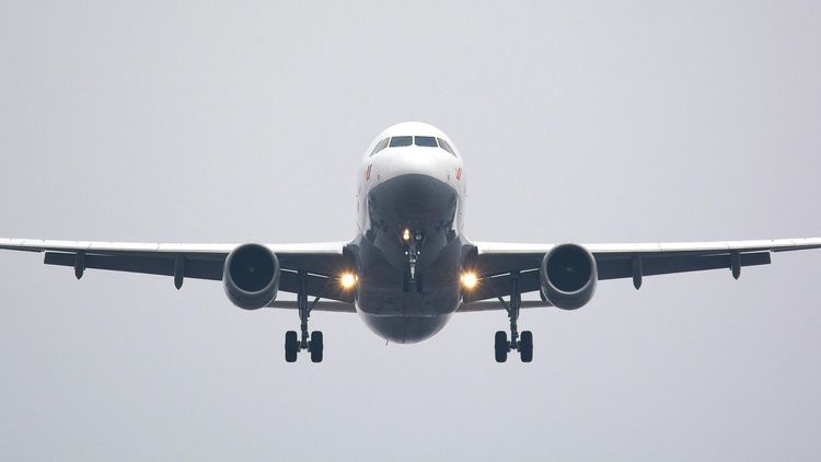 Utrikesresandet lyfter flygtrafiken