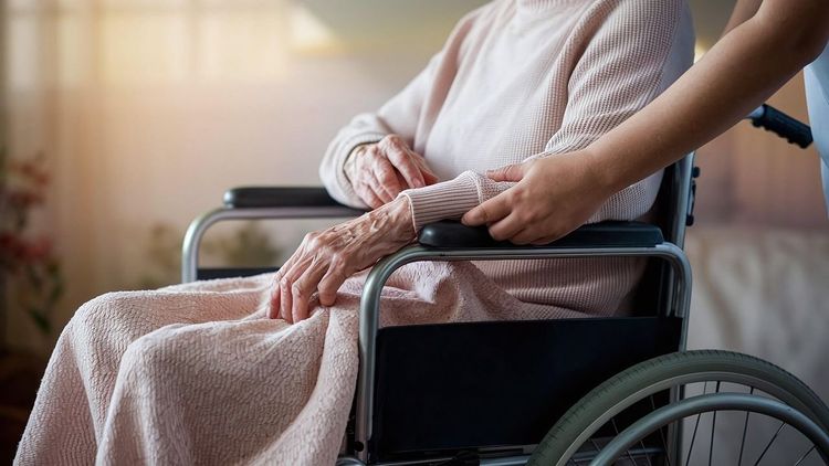 Politisk majoritet vill avskaffa minutstyrning i hemtjänsten