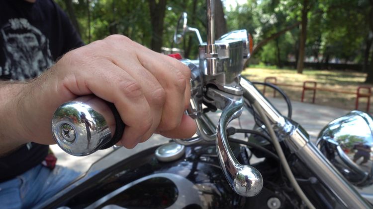 Riks avslöjar: SD-politiker var medlem i Hells Angels-kopplad klubb – "inte förenligt"