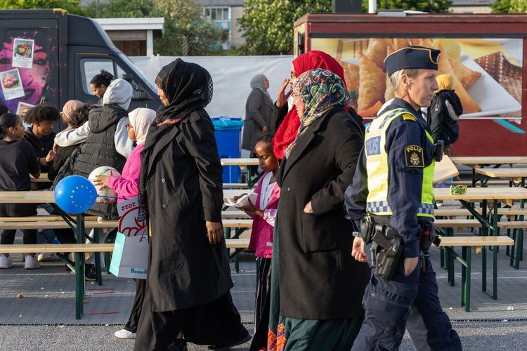 Tidöavtalet och "rasismen" fick henne att utvandra från Sverige – nu bor hon i Saudiarabien