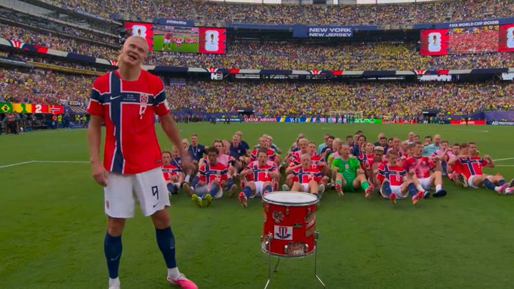 Folkfest i Oslo efter att Norge slagit ut Brasilien ur fotbolls-VM