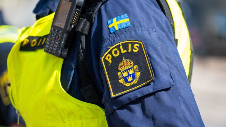 Kvinna hittad död efter lägenhetsbrand