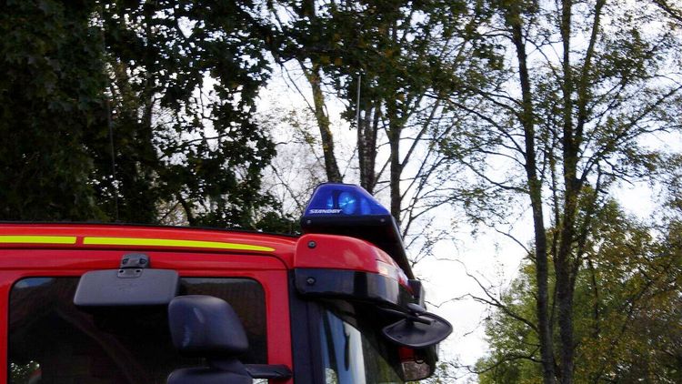 JUST NU: Stor terrängbrand i naturreservat – släckningen kan ta hela kvällen