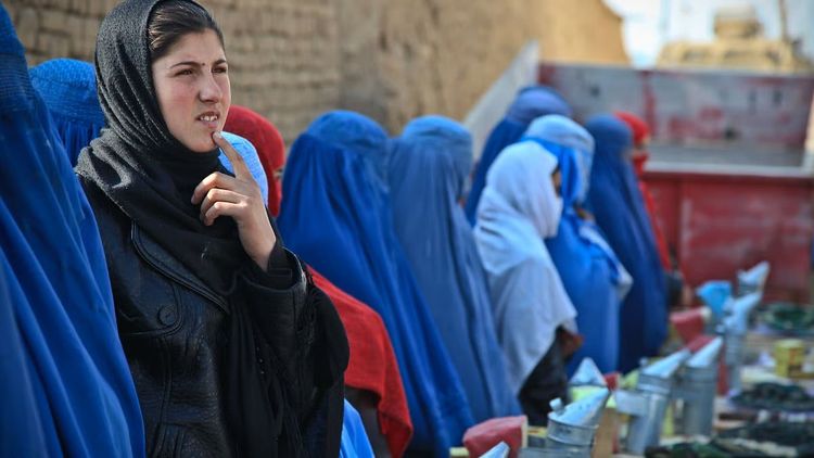 Sverige vill utvisa till Afghanistan – bjuder in talibanerna med EU 