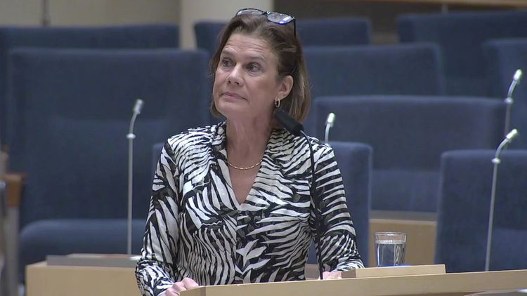 Elsa Widding ställer in kampanj