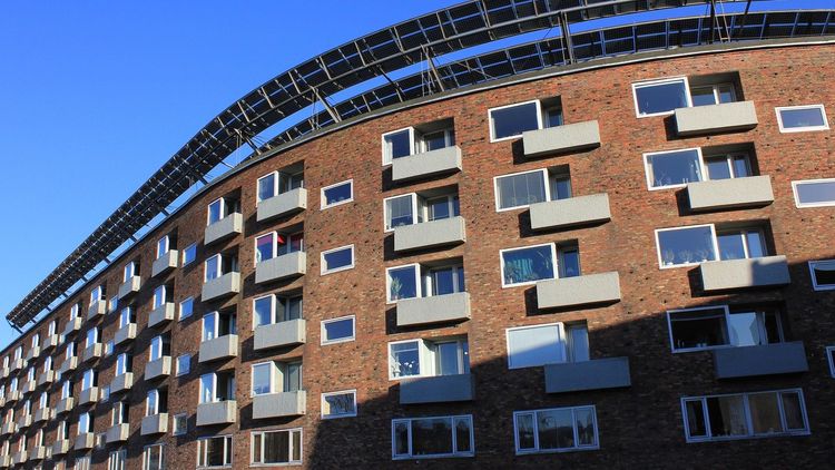 Prickfri kvinna vräks – sönernas droghandel bakom beslutet