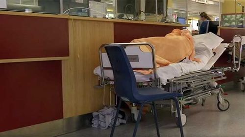 Svart läge på sjukhus – patienter i korridorer